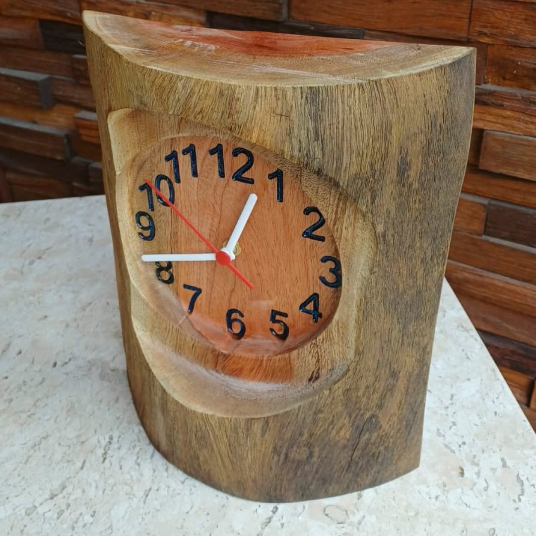 15618053435-15617988858-relogio-cedro1.jpg